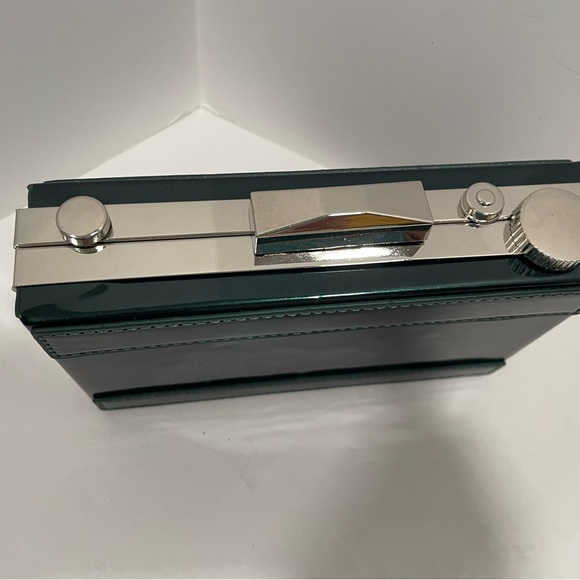 Novelty Camera Crossbody Purse metallic Green Chain Strap NEW Cute Clutch - Picture 3 of 6